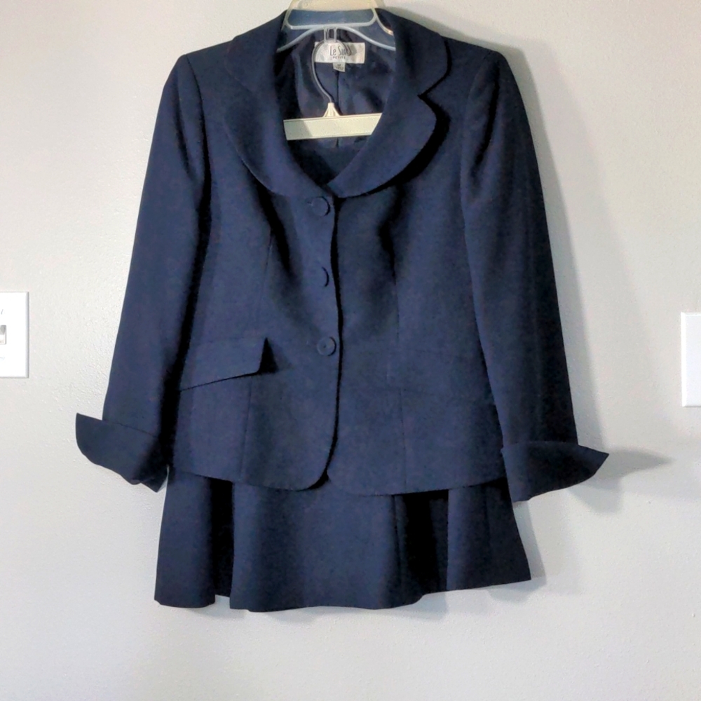 Le Suit 2 Piece